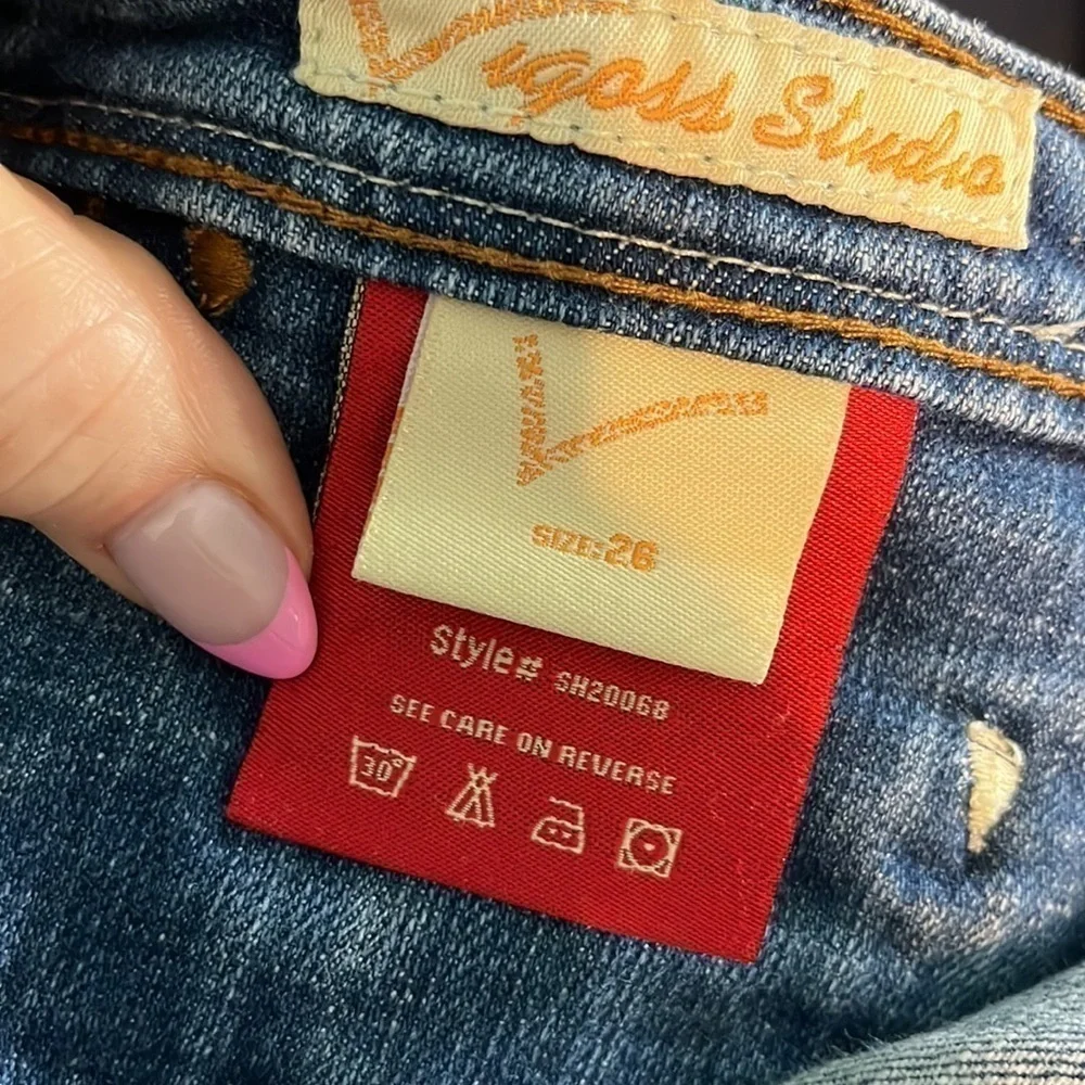 Vigoss Fiona Shorts Stretch Denim Size 26 Distressed Embroidered Hem & Pockets